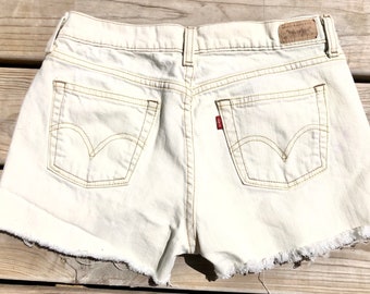 white levi shorts mens