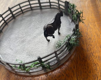 8.5 cm Resin Disc - Horse in paddock scene - handcrafted miniature scene with pony.