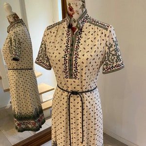 robe florale vintage, robe imprimée à la main avec motif de fleurs, robe secrétaire avec ceinture, robe midi, taille M