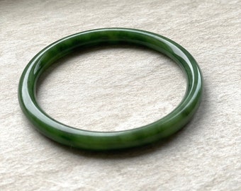 Vintage jade bracelet, green stone bangle