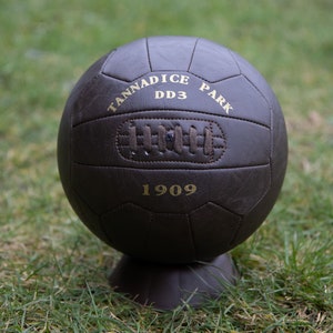 Antique leather style display football with Tannadice Park DD3. Makes a fantastic gift for Dundee United  fans.