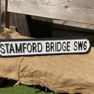 STAMFORD BRIDGE SW6 retro style wooden football sign. Makes a great Christmas/birthday gift for Chelsea fans. Size 63 x 11 cm.