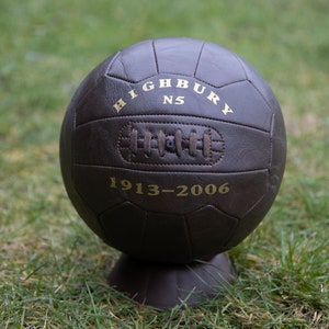 Antique leather style display football with HIGHBURY N5. Makes a fantastic gift for Arsenal fans.