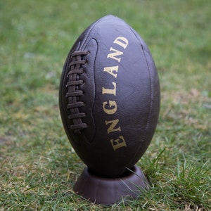 ENGLAND RUGBY antique leather style display ball with optional display stand. Makes a fantastic gift for rugby fans.