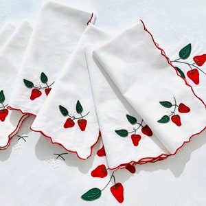 9Pc Strawberry Embroidered Madeira Linen Set, 1 x round Tablecloth and 8x Napkins image 6