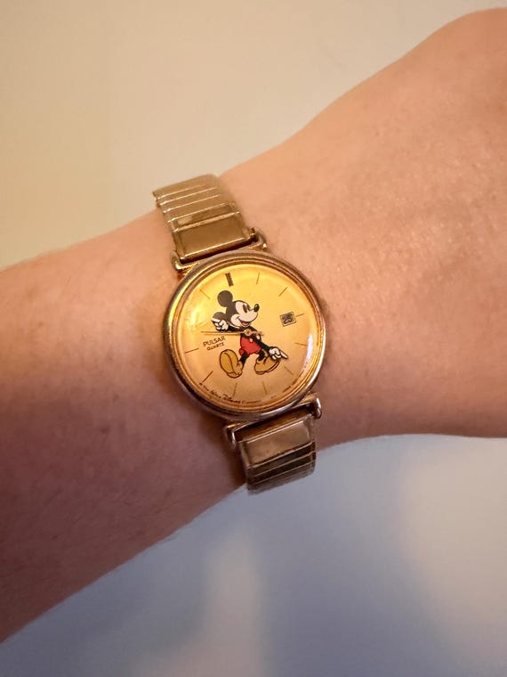 レトロ　PULSAR ミッキー　腕時計 Vintage Disney Mickey Mouse Gold Tone Pulsar Watch With Stretchy