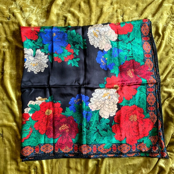 Large vintage Liz Claiborne silk scarf with red b… - image 6