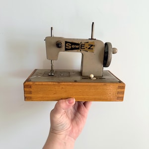 Vintage Mini Sew E-Z Sewing Machine Child's Toy Berlin Made in