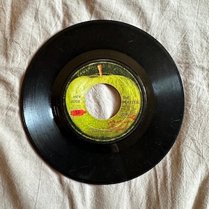 Vintage Apple 45 vinyl record double sided The Beatles Revolution/Hey Jude