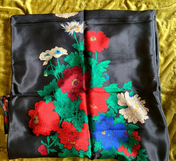 Large vintage Liz Claiborne silk scarf with red b… - image 5