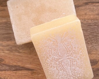 Jabón natural vegano de pomelo y zinc para rostro, cuerpo y cabello