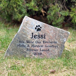 Engraved Pet Memorial Stone: Garden Grave Marker