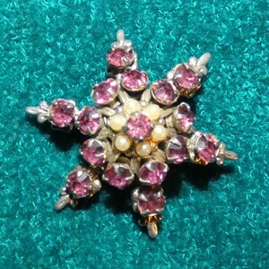 Starburst  1960s brooch Vintage brooch pink rhinestone pearl accents pin 1&quot;