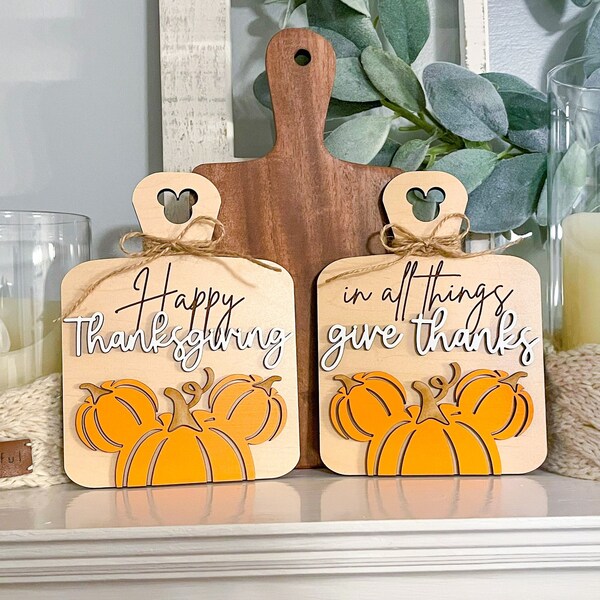 Mini bandejas escalonadas para el Día de Acción de Gracias // Tablas de cortar falsas // Decoración de bandejas escalonadas de otoño // Decoración de estantes con bandejas escalonadas inspiradas en Disney para el Día de Acción de Gracias //