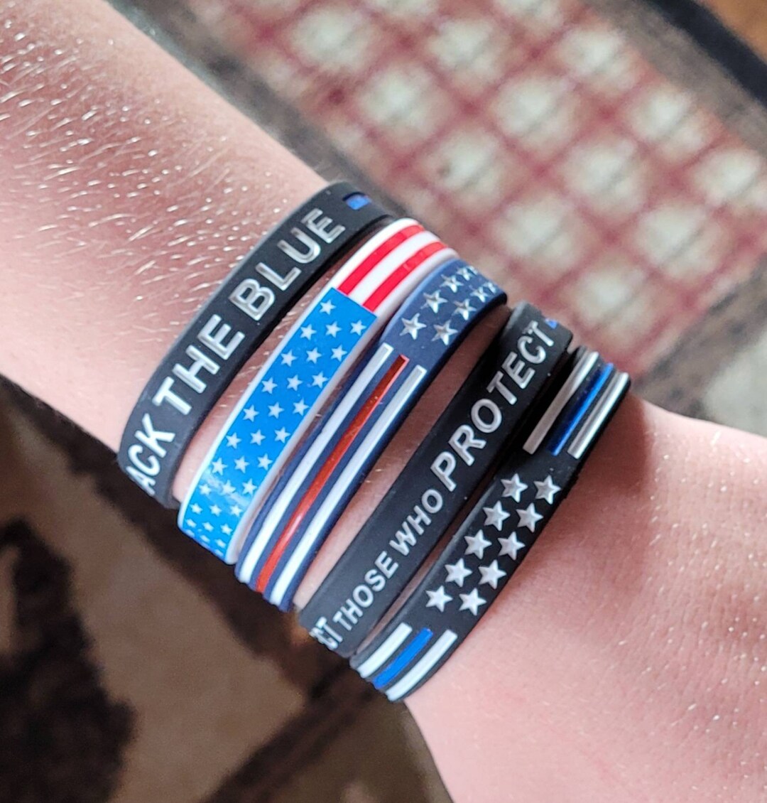 100 Thin Blue Line Silicone Wristbands In Support Memory Police Officer : Bracelets