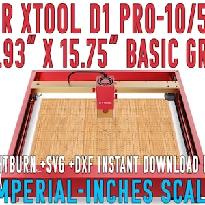 Può includere: Un incisore laser rosso e oro con un'area di lavoro di 16,93" x 15,75". Il letto di incisione presenta un motivo a griglia. L'immagine include il testo "FOR XTOOL D1 PRO-10/5W 16.93" X 15.75" BASIC GRID LIGHTBURN +SVG +DXF INSTANT DOWNLOAD FILE IMPERIAL-INCHES SCALE".