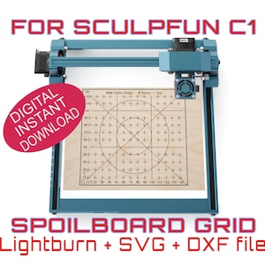 Può includere: Una macchina per incisione laser turchese con una griglia di piano sacrificale in legno. La griglia è contrassegnata da mirini e misure. Il testo sull'immagine recita "FOR SCULPFUN C1", "SPOILBOARD GRID" e "DIGITAL INSTANT DOWNLOAD".