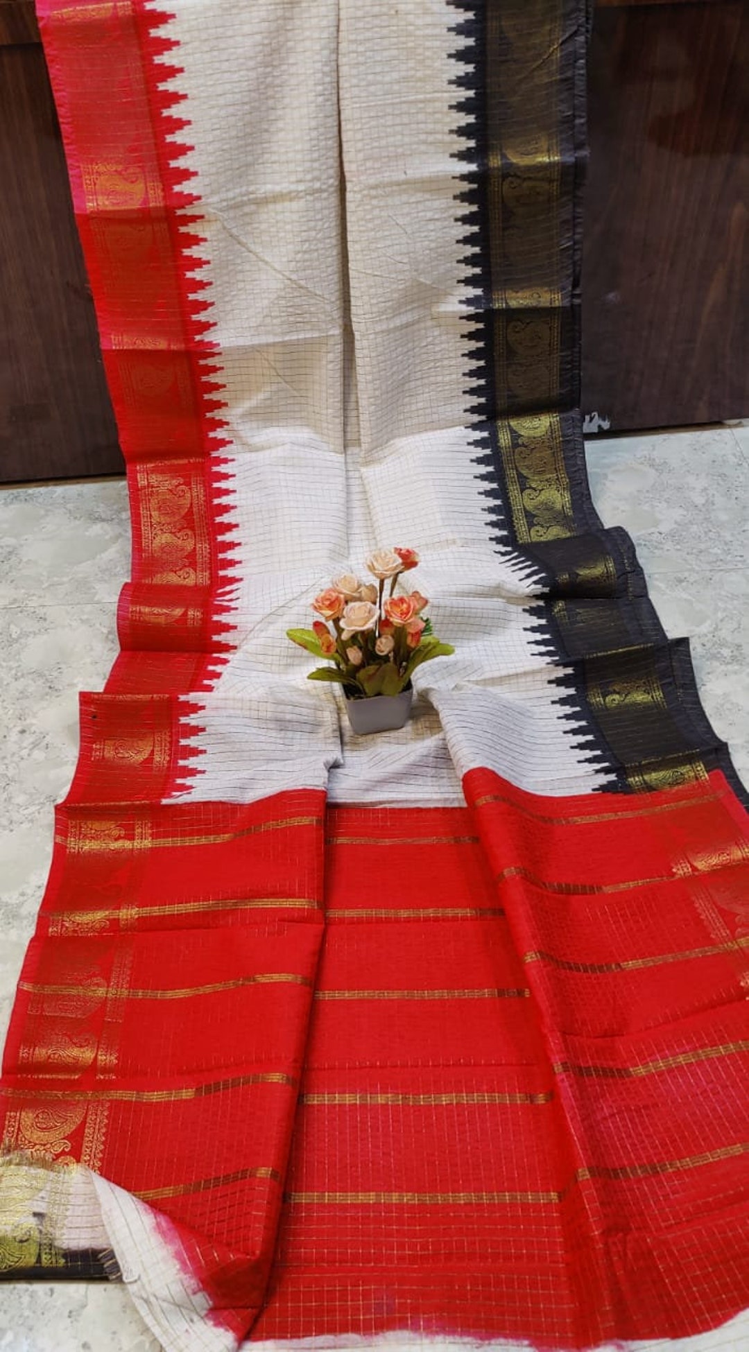 White Linen Ganga Yamuna Red & Orange Saree with Blouse Fabric
