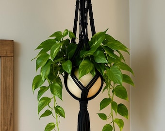 Colgador de macramé hecho a mano para plantas – Maceta de algodón azul marino natural estilo bohemio
