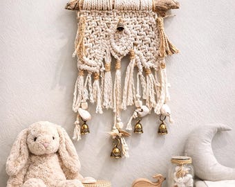 Colgador de campana de macramé, adorno de pared de concha marina y madera flotante, decoración costera bohemia, encanto de campanilla náutica