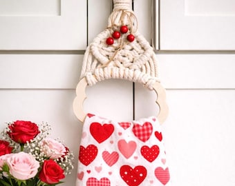 Toallero de macramé: decoración bohemia hecha a mano para armarios de cocina o baño.