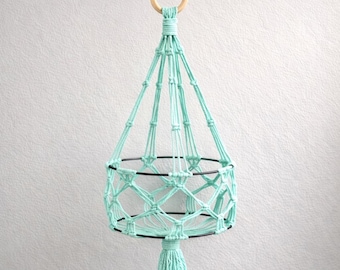 Cesta organizadora colgante de macramé color menta, organizador de pared de algodón estilo boho, borla de aro de madera