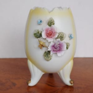 Vintage Porcelain Footed Cracked Egg
