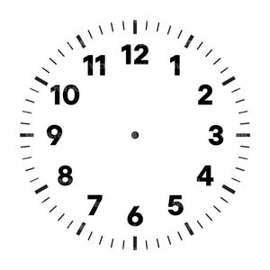 Puede incluir: Una esfera de reloj blanca con números negros y marcadores de minutos. Los números del 1 al 12 están espaciados uniformemente alrededor del perímetro. Hay un pequeño punto en el centro.