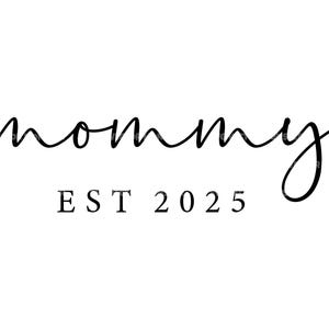 Mamá nacida en 2025 Svg, Mamá nacida en 2025 Svg, Vida de mamá Svg, Camiseta de madre. Archivo de corte vectorial Cricut, Silueta, Pdf Png Dxf, Calcomanía, Adhesivo.