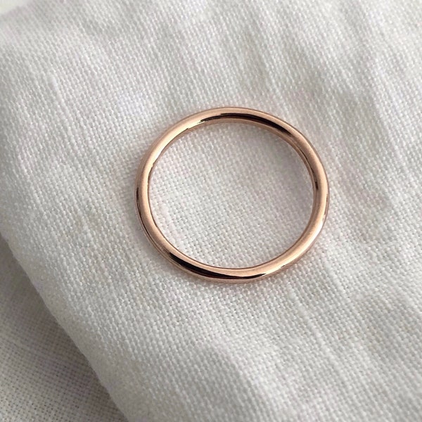 Bague d’empilage mince polie en bronze, simple, délicate et unie