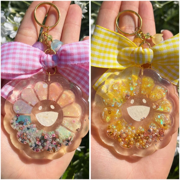 Resin Cute Happy Flowers Liquid Shaker Keychains