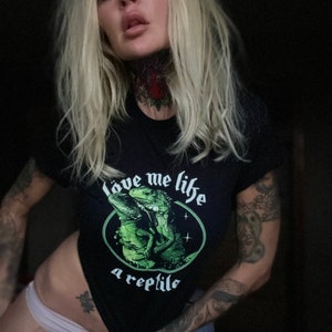 Unisex Heavy Metal T-Shirt/Heavy Metal T-Shirts/Heavy Metal/Rock N Roll Grafik/Unique Geschenke für Sie und Ihn/Liebe mich wie ein Reptil