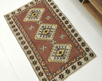 Hand Knotted Turkish Wool Rug 2'7" x 4'3": Vintage Boho Decor