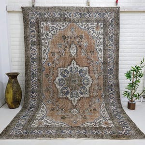 Vintage Turkish Wool Rug 5.6x8.6 ft: Hand-Knotted Oriental Accent Rug