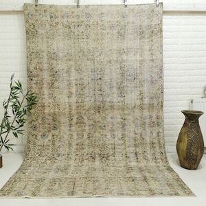 Hand Knotted Wool Turkish Rug: Muted Beige Oriental Area Rug (5.3x9.2 Feet)