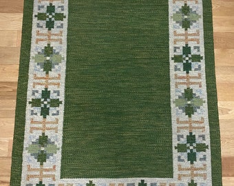 Vintage Swedish Green Rölakan rug by Fredrik Fiedler