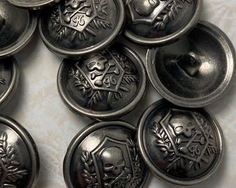 5 skull and crossbone design antiqued silver tone metal buttons, 1 inch. New. #272