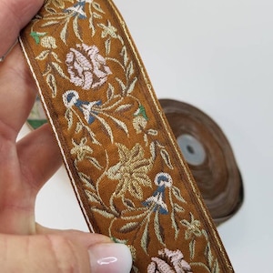 Rosa Metallic Braun Jacquard Webband, 5 cm breit, wird als Meterware verkauft.
