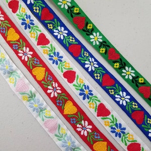 Folk art heart Swedish jacquard woven fabric trim, 5/8 inch wide, sold by the yard.