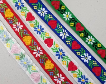 Folk art heart Swedish jacquard woven fabric trim, 5/8 inch wide, sold by the yard.