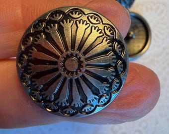 5 conch style antiqued silver tone metal buttons, 1 in. New. #278