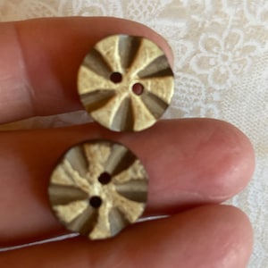 10 carved coconut shell buttons buttons, 5/8 in, in very good  new condition. Made in Italy. 456