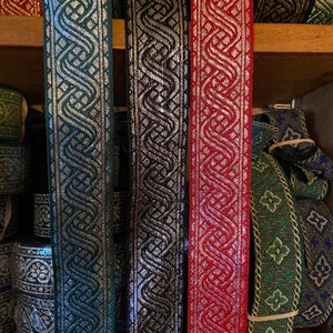 Celtic swirl silver metallic, woven fabric trim, 1 1/2 inch wide, sold by the yard.
