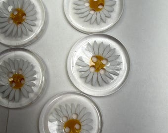 5 daisy design, plastic or resin buttons, 1 inch. #518