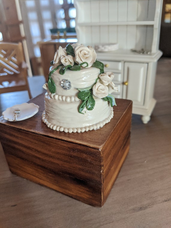 WEDDING CAKE BEAUTIFUL SIX TIER CAKE FOR 12TH SCALE DOLLS HOUSE
