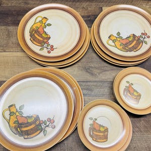 18 Melamine / Melmac Saucer & Dinner Plates- Wooden Fruit Basket Design