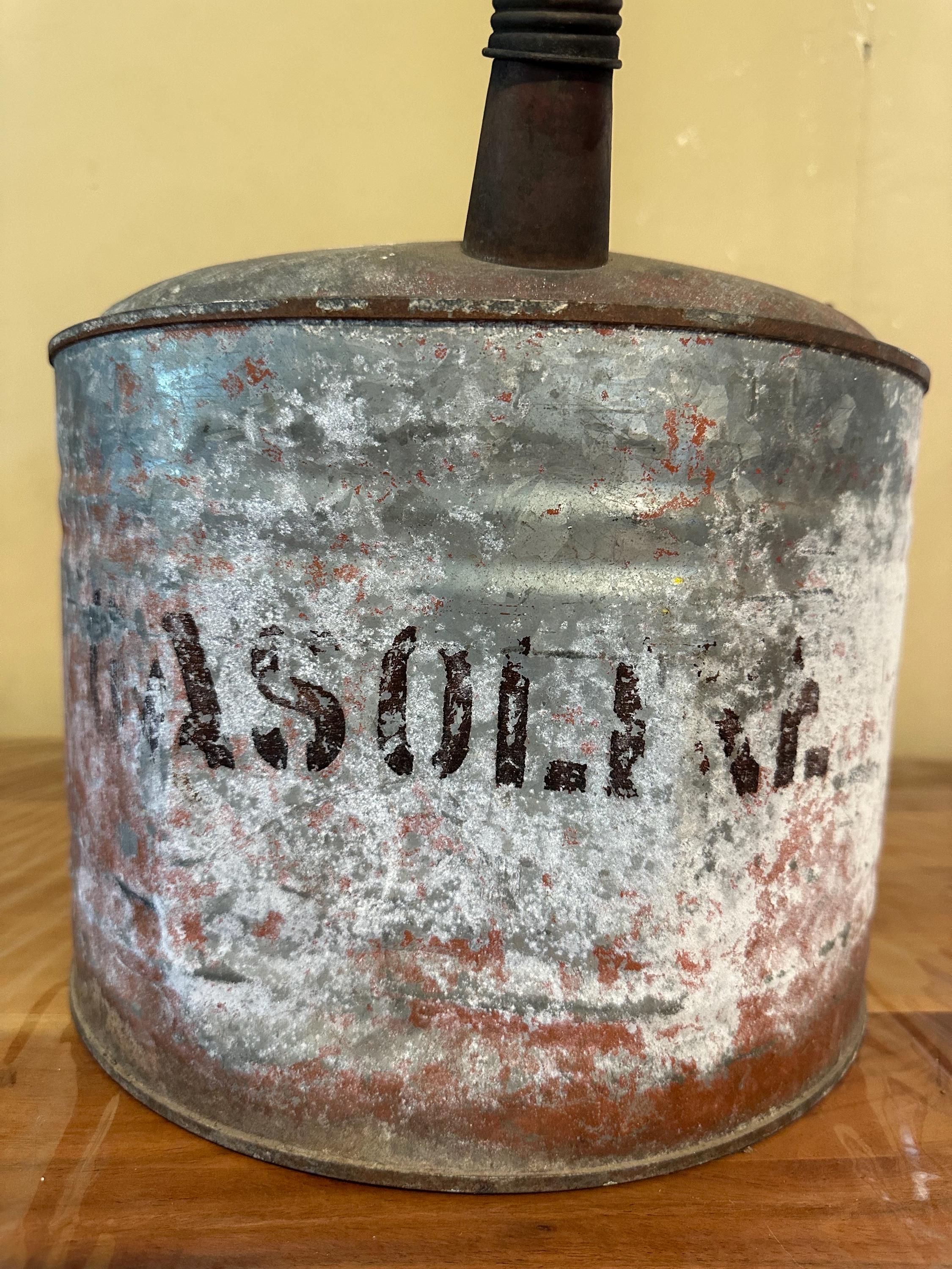 注ぎ口付きヴィンテージ金属製ガソリンオイル缶。1920～1940年 - Etsy 日本