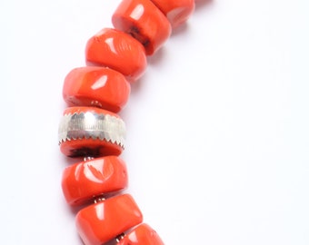 Rode koraal ketting Oekraïense traditionele sieraden kleine ketting met zilveren detail Massive Coral Gift voor vrouw authentieke sieraden