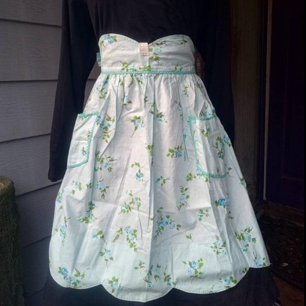 1940s/1950s COTTON FLORAL APRON - Pretty Pale Blue Floral Apron with Pockets, Still has Original Price Tag Attached- Like New Condition
