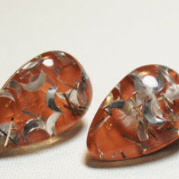 1950's CONFETTI LUCITE EARRINGS - Light Orange Tear Shaped Clip On Lucite Earrings embedded with Silver Foil Confetti - Excellent Condition
